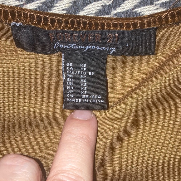 Velvety chocolate wrap top with soft puff sleeves Size XS - Picture 4 of 4